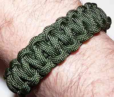 How to a Cobra Paracord Survival Bracelet -